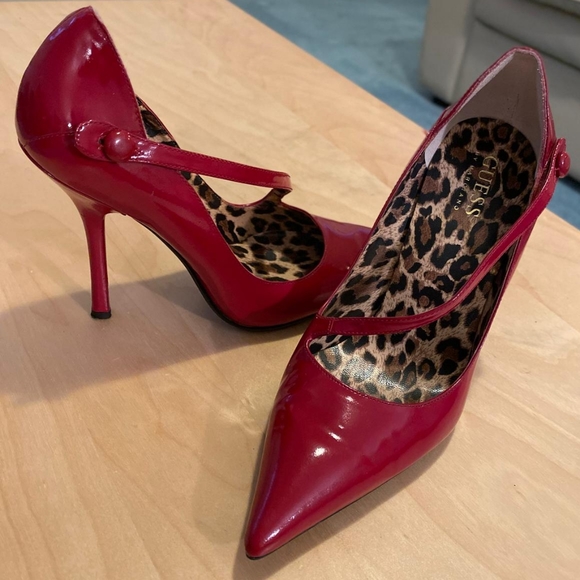 Red pumps - Picture 3 of 5